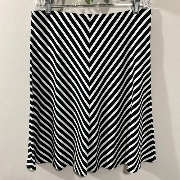 Ann Taylor Petite A-Line Knit Skirt Black and White Diagonal Striped SP - Picture 2 of 9